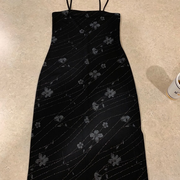 Beautiful dress by Garage. - Picture 6 of 6